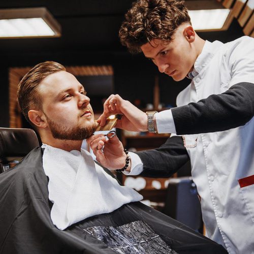 mens-hairstyling-and-haircutting-in-a-barber-shop--T8K7HL5